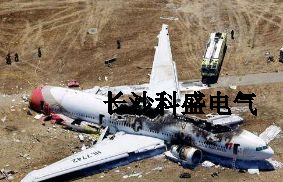 網(wǎng)友震驚：飛機(jī)也會(huì)遭雷擊么？氣象專(zhuān)家出來(lái)說(shuō)話(huà)了