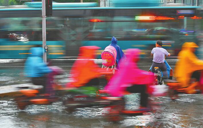 昨市區(qū)僅為小雨量級 濟(jì)南近140次“地閃”賞雨尤需防雷